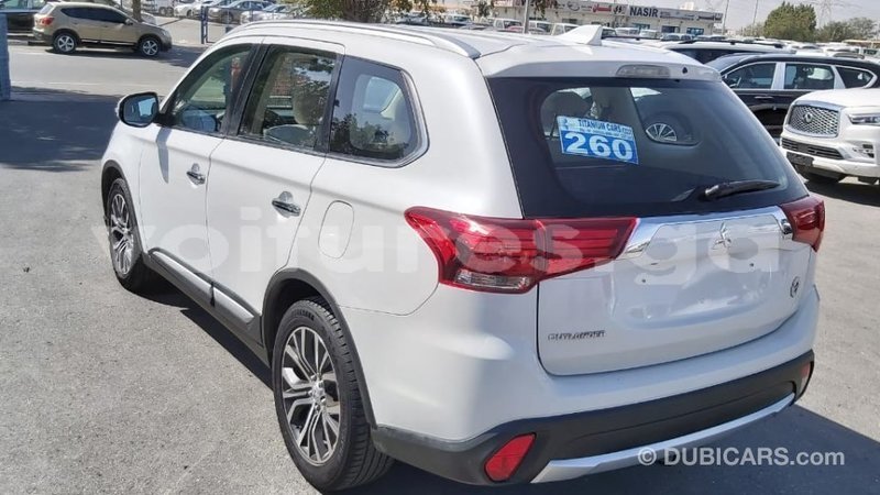 Big with watermark mitsubishi outlander estuaire import dubai 6048