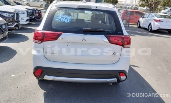 Acheter Import Voiture Mitsubishi Outlander Blanc à Import - Dubai, Estuaire Acheter Import Voiture Mitsubishi Outlander Blanc à Import - Dubai, Estuaire