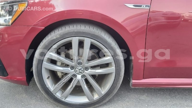 Big with watermark volkswagen passat estuaire import dubai 6052