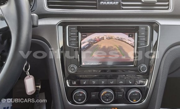 Acheter Import Voiture Volkswagen Passat Rouge à Import - Dubai, Estuaire Acheter Import Voiture Volkswagen Passat Rouge à Import - Dubai, Estuaire