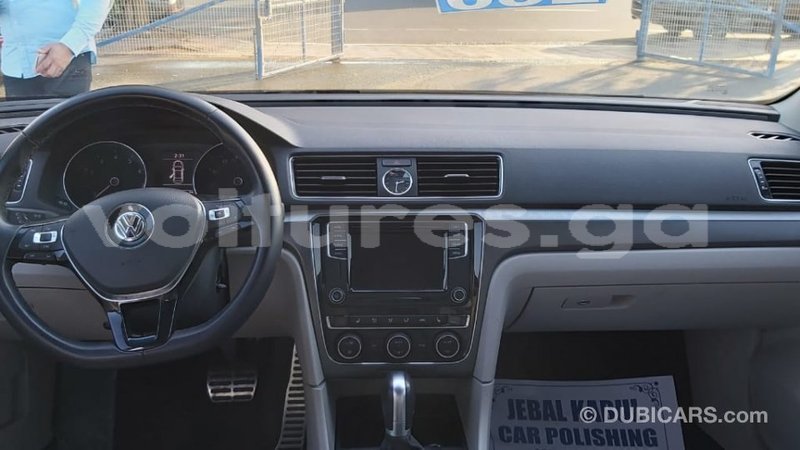 Big with watermark volkswagen passat estuaire import dubai 6053