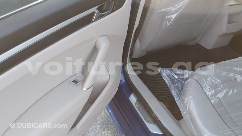 Big with watermark volkswagen passat estuaire import dubai 6053