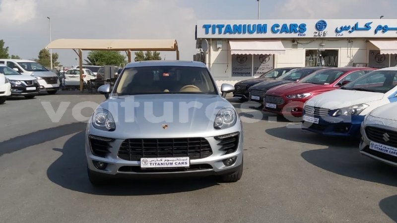 Big with watermark porsche macan estuaire import dubai 6055