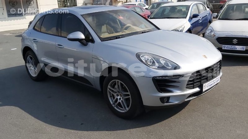 Big with watermark porsche macan estuaire import dubai 6055