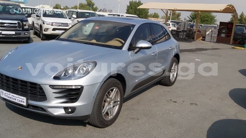 Big with watermark porsche macan estuaire import dubai 6055