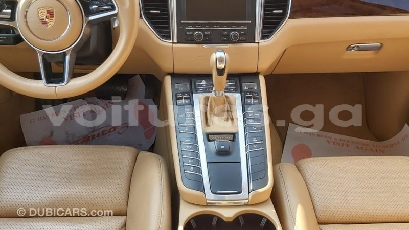 Big with watermark porsche macan estuaire import dubai 6055