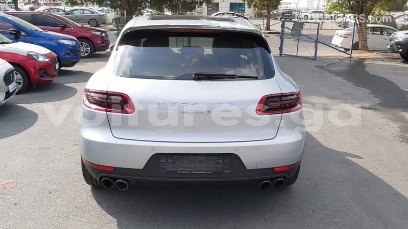 Big with watermark porsche macan estuaire import dubai 6055