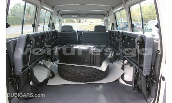 Buy Import Toyota Land Cruiser White Car in Import - Dubai in Estuary Buy Import Toyota Land Cruiser White Car in Import - Dubai in Estuary