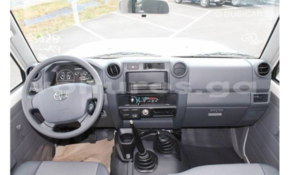 Buy Import Toyota Land Cruiser White Car in Import - Dubai in Estuary Buy Import Toyota Land Cruiser White Car in Import - Dubai in Estuary