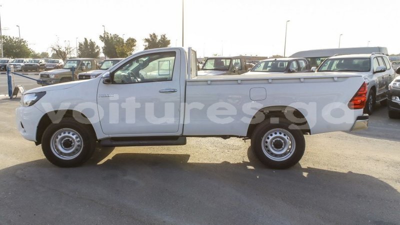 Big with watermark toyota hilux estuaire import dubai 6067