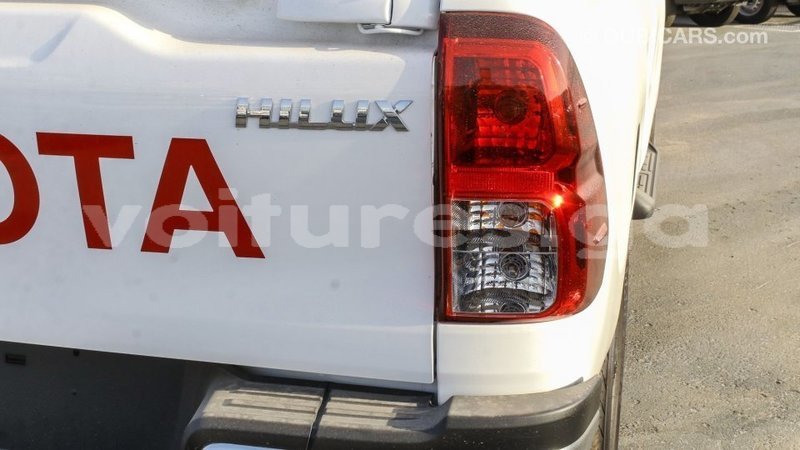 Big with watermark toyota hilux estuaire import dubai 6067