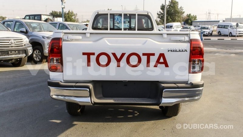 Big with watermark toyota hilux estuaire import dubai 6067