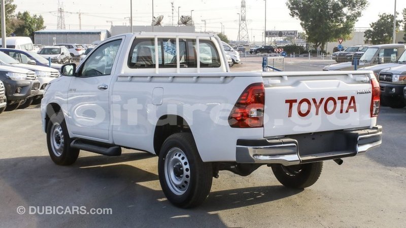 Big with watermark toyota hilux estuaire import dubai 6067