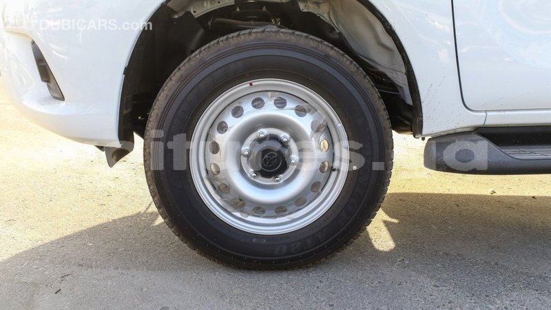 Big with watermark toyota hilux estuaire import dubai 6067