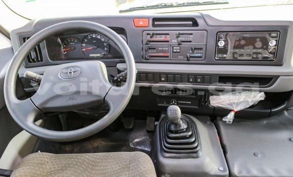 Acheter Import Voiture Toyota Coaster Blanc à Import - Dubai, Estuaire Acheter Import Voiture Toyota Coaster Blanc à Import - Dubai, Estuaire