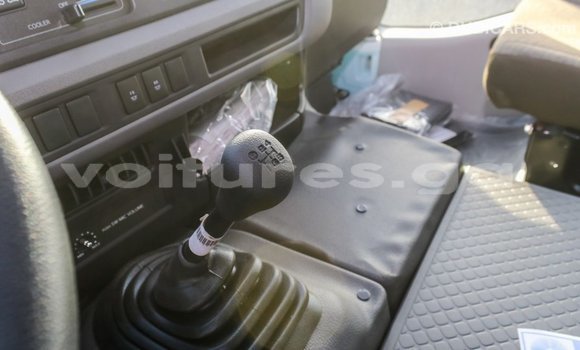 Acheter Import Voiture Toyota Coaster Blanc à Import - Dubai, Estuaire Acheter Import Voiture Toyota Coaster Blanc à Import - Dubai, Estuaire