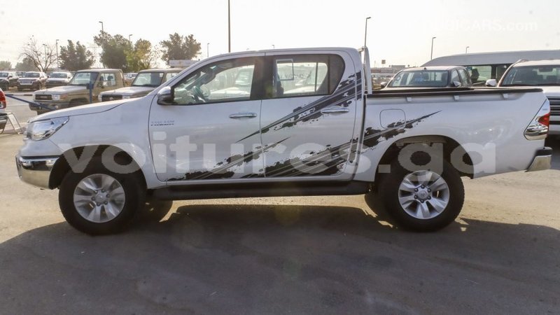 Big with watermark toyota hilux estuaire import dubai 6069