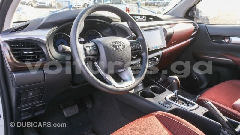 Big with watermark toyota hilux estuaire import dubai 6069