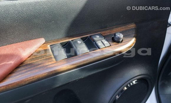 Acheter Import Voiture Toyota Hilux Blanc à Import - Dubai, Estuaire Acheter Import Voiture Toyota Hilux Blanc à Import - Dubai, Estuaire