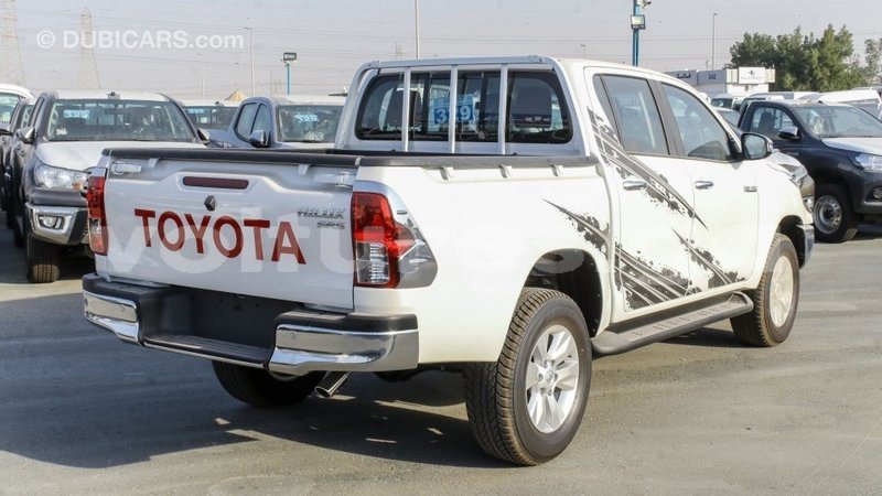 Big with watermark toyota hilux estuaire import dubai 6069