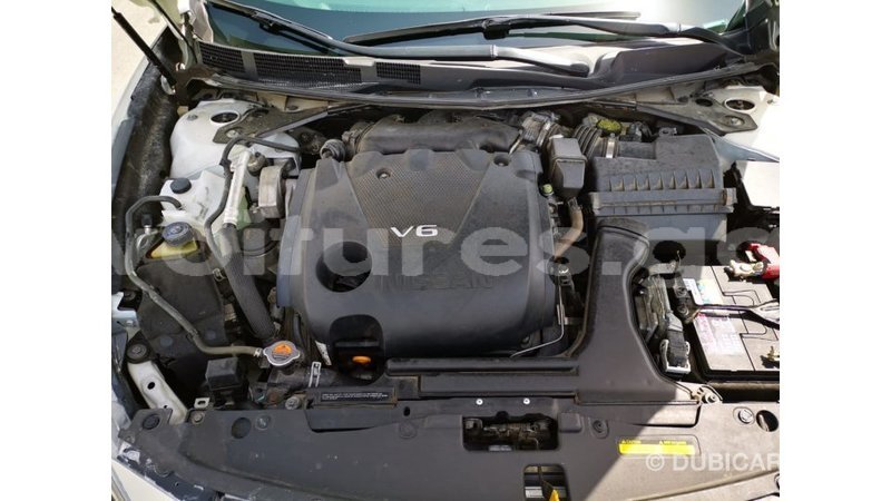 Big with watermark nissan maxima estuaire import dubai 6070