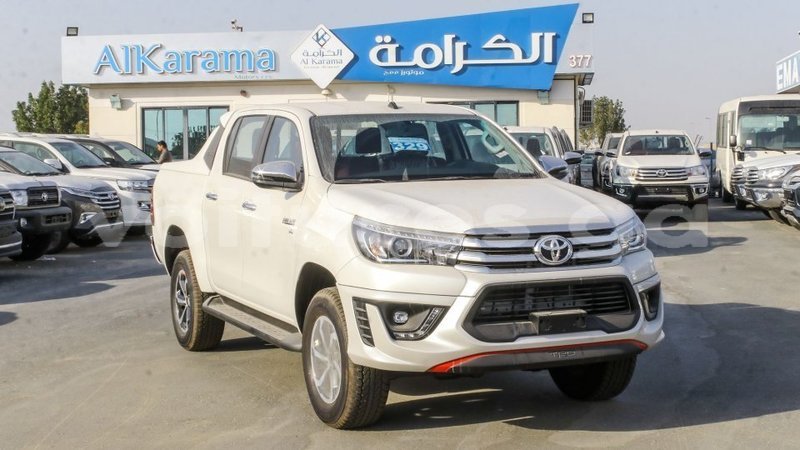 Big with watermark toyota hilux estuaire import dubai 6073