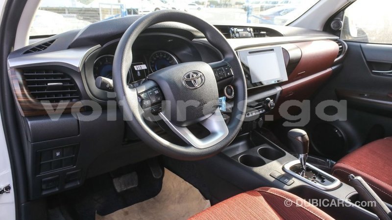 Big with watermark toyota hilux estuaire import dubai 6073