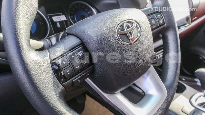 Big with watermark toyota hilux estuaire import dubai 6073