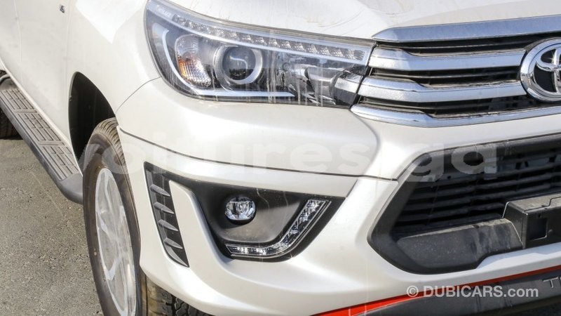 Big with watermark toyota hilux estuaire import dubai 6073