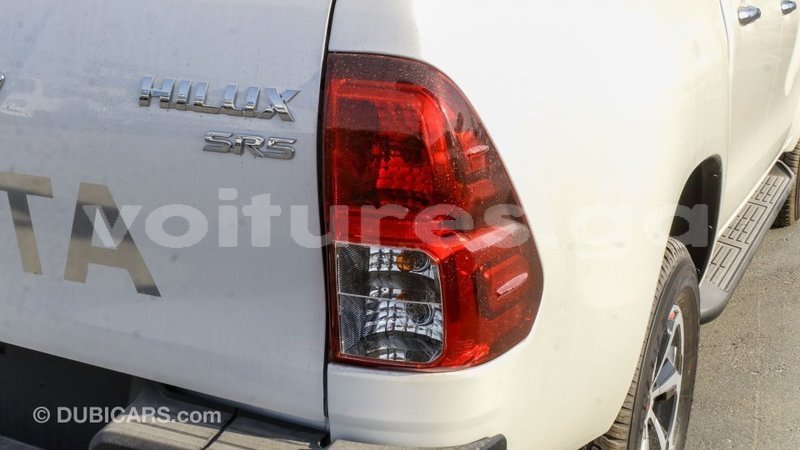 Big with watermark toyota hilux estuaire import dubai 6073