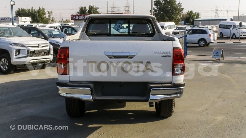 Big with watermark toyota hilux estuary import dubai 6073