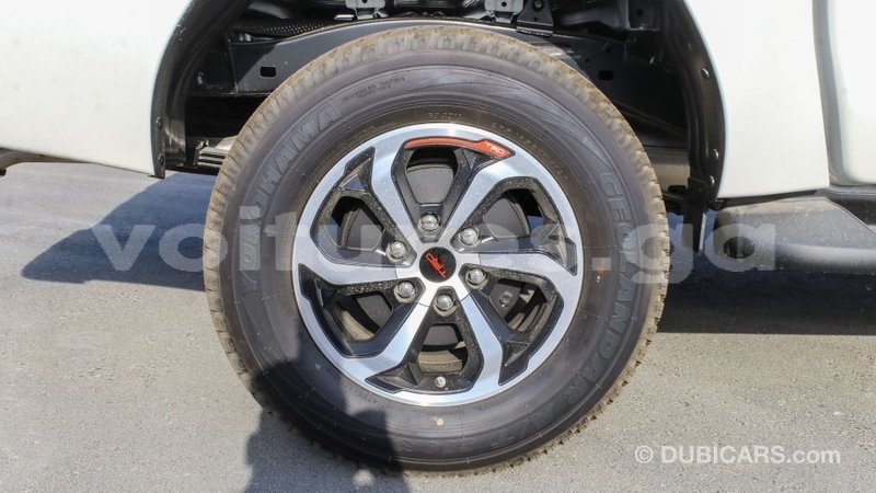 Big with watermark toyota hilux estuaire import dubai 6073