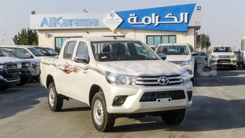 Big with watermark toyota hilux estuaire import dubai 6077