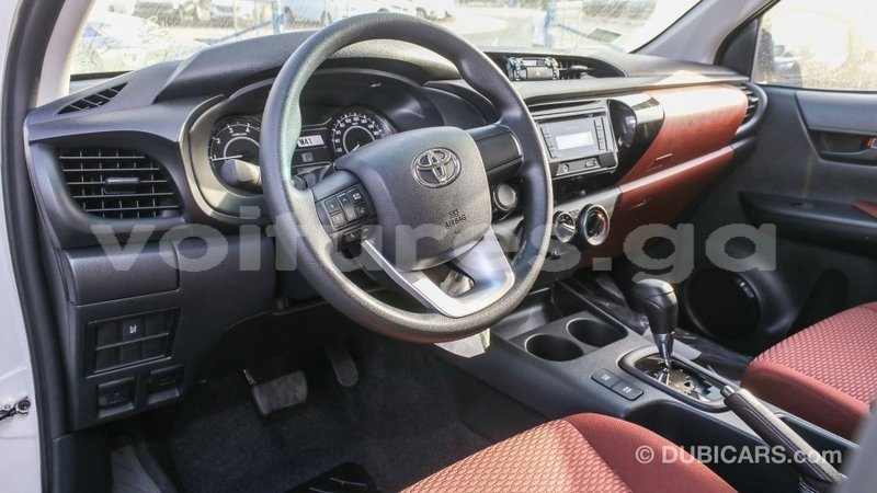 Big with watermark toyota hilux estuaire import dubai 6077