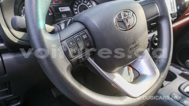 Big with watermark toyota hilux estuaire import dubai 6077