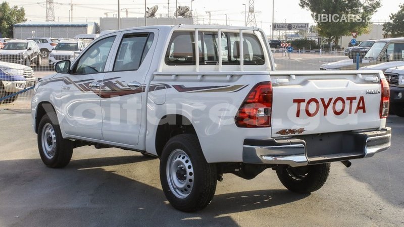 Big with watermark toyota hilux estuaire import dubai 6077