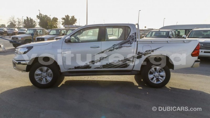 Big with watermark toyota hilux estuaire import dubai 6078