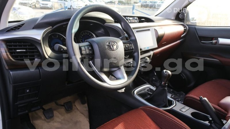 Big with watermark toyota hilux estuaire import dubai 6078