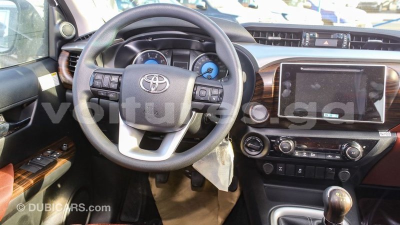 Big with watermark toyota hilux estuaire import dubai 6078