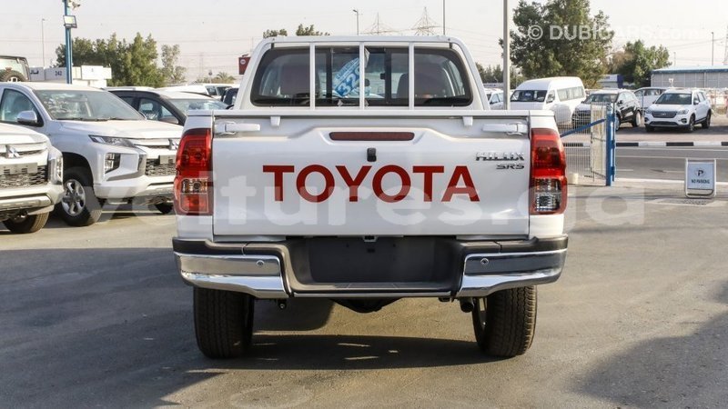 Big with watermark toyota hilux estuaire import dubai 6078