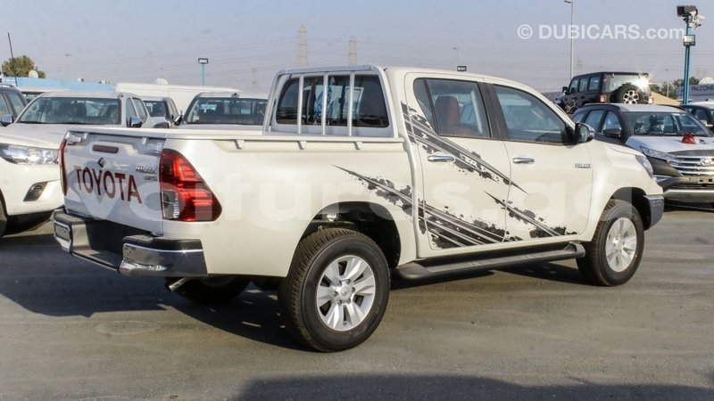 Big with watermark toyota hilux estuaire import dubai 6078