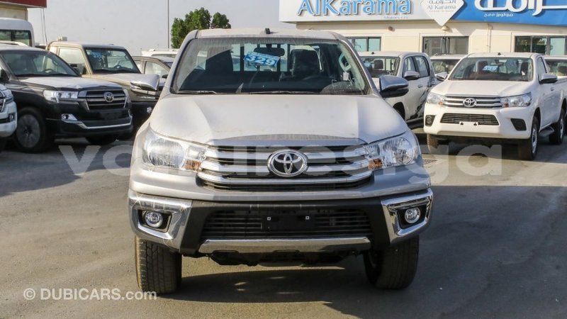 Big with watermark toyota hilux estuaire import dubai 6079