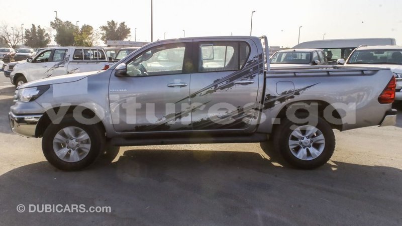 Big with watermark toyota hilux estuaire import dubai 6079