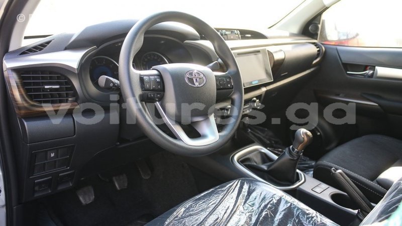 Big with watermark toyota hilux estuaire import dubai 6079