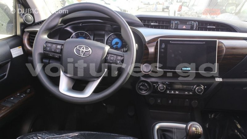 Big with watermark toyota hilux estuaire import dubai 6079