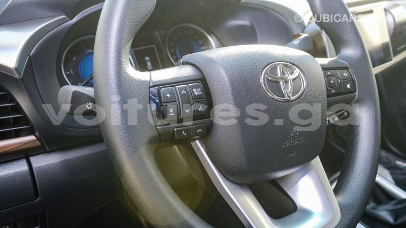 Big with watermark toyota hilux estuaire import dubai 6079