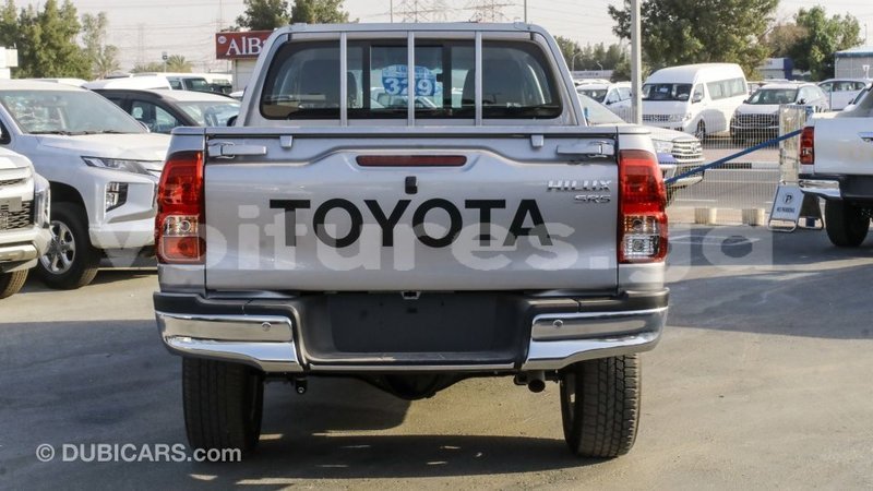 Big with watermark toyota hilux estuaire import dubai 6079