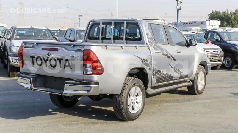 Big with watermark toyota hilux estuaire import dubai 6079