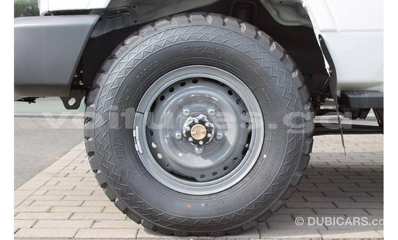 Sayi Imported Toyota Land Cruiser White Mota in Import - Dubai a estuary Sayi Imported Toyota Land Cruiser White Mota in Import - Dubai a estuary