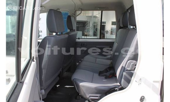 Sayi Imported Toyota Land Cruiser White Mota in Import - Dubai a estuary Sayi Imported Toyota Land Cruiser White Mota in Import - Dubai a estuary